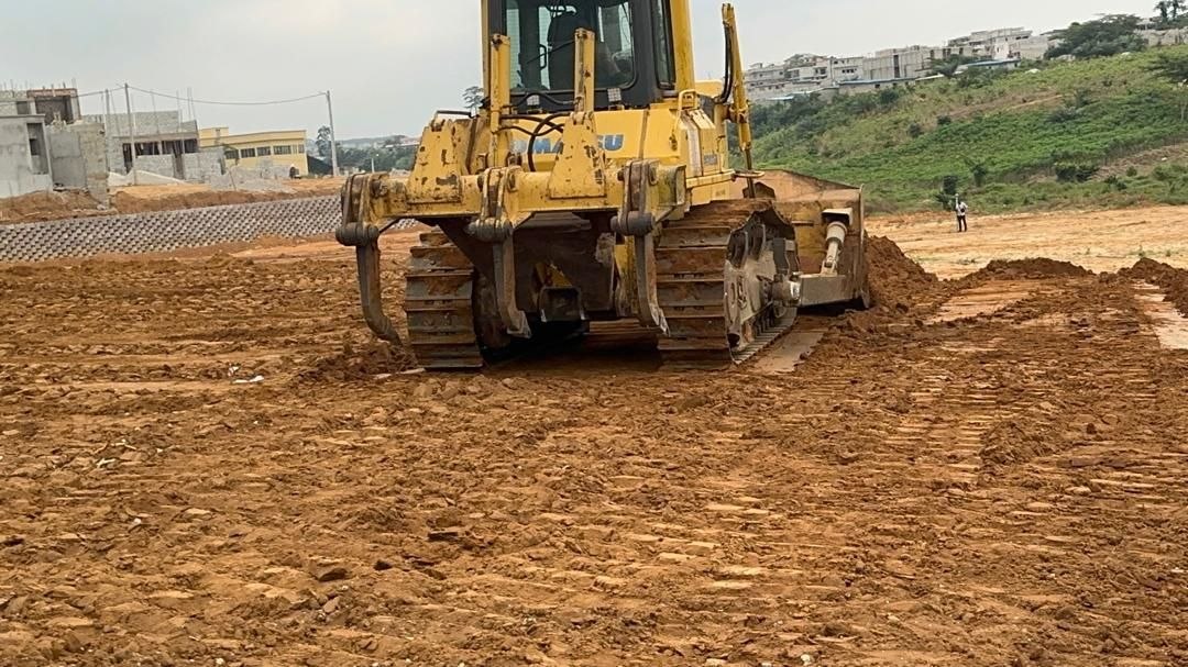 Terrassement de plateforme au bulldozer